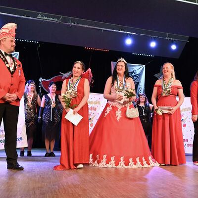 Bild vergr��ern: 2. Vors. Lossesterne Torsten Radke, Prinzessin Claudia, Zofe Pamela, Zofe Anna und Begleiterin Daniela Nolte.