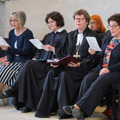 Bild vergr&ouml;&szlig;ern: Ulla Haupt, Pfarrerin Cristina Bickel, Bischöfin Beate Hofmann und Dekanin Carmen Jelinek i.R.