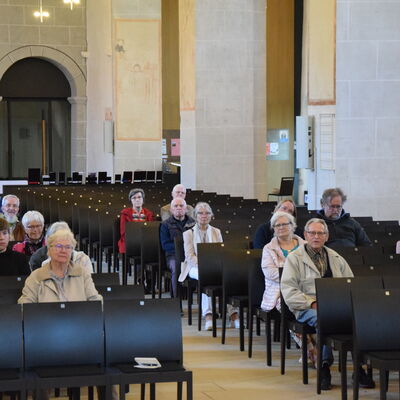 Bild vergr��ern: Die Anwesenden genossen das besondere Erlebnis, es w�re noch Platz f�r mehr Zuh�rer gewesen.