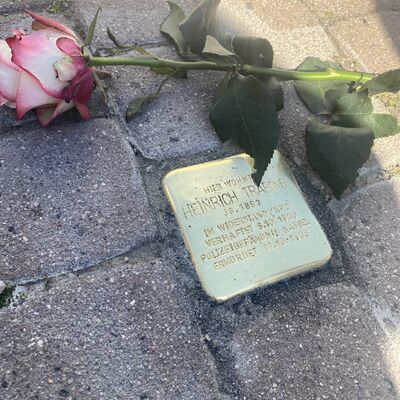 Bild vergr&ouml;&szlig;ern: Bild 10 Stolperstein