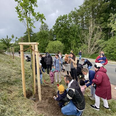 Bild vergr&ouml;&szlig;ern: Willkommensfest und Baumpflanzaktion f&uuml;r Geburtenjahrgang 2025