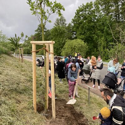 Bild vergr&ouml;&szlig;ern: Willkommensfest und Baumpflanzaktion f&uuml;r Geburtenjahrgang 2025