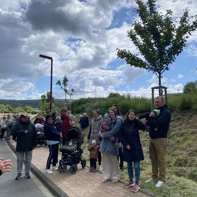 Bild vergr&ouml;&szlig;ern: Willkommensfest und Baumpflanzaktion f&uuml;r Geburtenjahrgang 2025