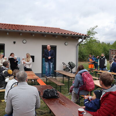 Bild vergr&ouml;&szlig;ern: Willkommensfest und Baumpflanzaktion f&uuml;r Geburtenjahrgang 2025