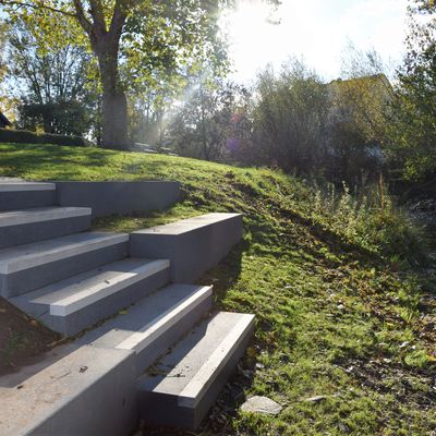 Bild vergr��ern: Platz an der Losse