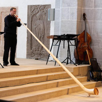Bild vergr��ern: Marco Boomgarden (Euphonium, Orgel, Blaswandler, Alphorn).