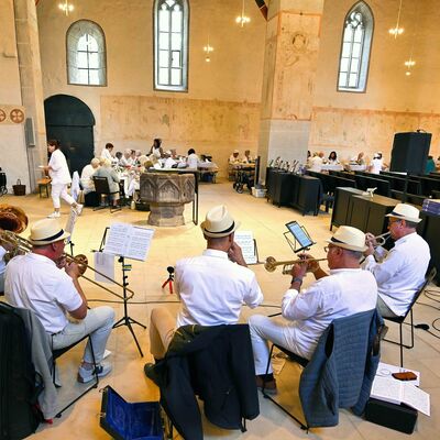 Bild vergr��ern: Posaunenchor der Evang. Kirche Oberkaufungen.