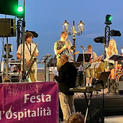 Bild vergr&ouml;&szlig;ern: »Rock E 45«, das gemeinsame Musikprojekt von Jugendlichen aus Kaufungen und Bertinoro überzeugte mit gesanglicher und instrumenteller Qualität.