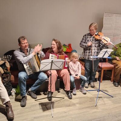 Bild vergr��ern: ...aber der Spa� am gemeinsamen Musizieren stand im Vordergrund!