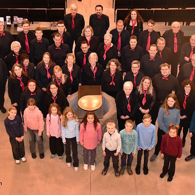 Bild vergr��ern: Die Spielgemeinschaft mit dem Nachwuchsorchester.