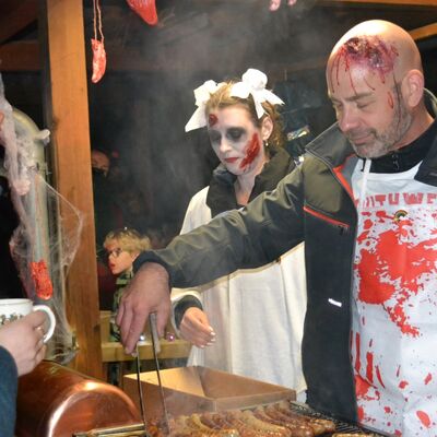 Bild vergr��ern: Der Verein Zeitsprung sorgte f�r die Bewirtung.