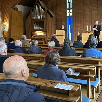 Bild vergr&ouml;&szlig;ern: Der Gottesdienst in der Winterkirche im Stephanushaus handelte von Mut, Glaube und Meinungsfreiheit.