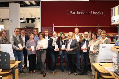 Bild vergr&ouml;&szlig;ern: Auftaktveranstaltung zur Vorstellung der regionalen Fernleihe: mit dem Online-Verbundkatalog &raquo;NORDHESSENBIB&laquo; wird das Medienangebot in den angeschlossenen Bibliotheken, darunter Kassel, Baunatal, Eschwege, Korbach, Lohfelden, Niestetal, Gudensberg und Kau