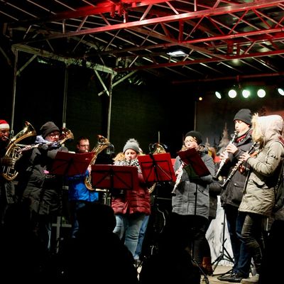 Bild vergr��ern: Der Kaufunger Musikzug sorgte mit Weihnachtsmusik f�r gute Stimmung.