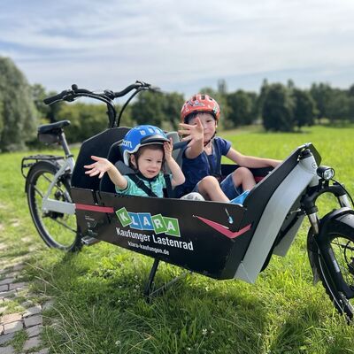 Bild vergr&ouml;&szlig;ern: Das Leuchtturmprojekt KLARA-Lastenradverleih, das von der Kunigundengemeinde Kaufungen in Zusammenarbeit mit dem Verein Spurwechsel e.V. erfolgreich umgesetzt wird, ist unter anderem im Nachhaltigkeitsstadtplan vertreten.