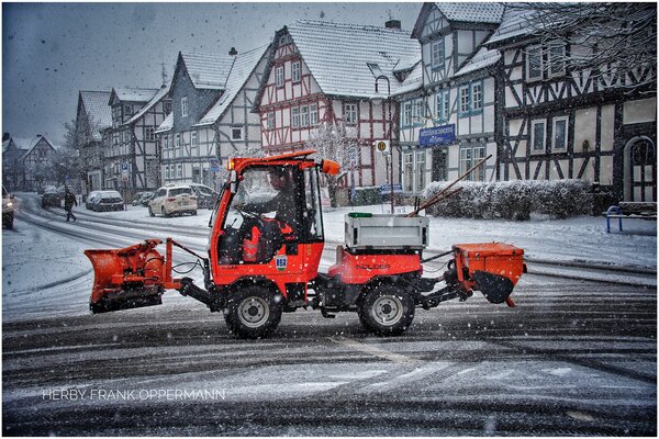 Bild vergr&ouml;&szlig;ern: Im Winter hat der Winterdienst der Kunigundengemeinde Kaufungen alle Hände voll zu tun.