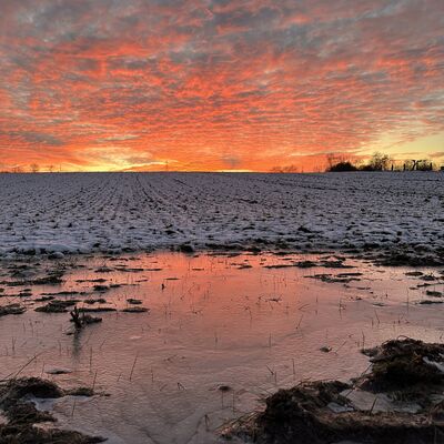 Bild vergr&ouml;&szlig;ern: Grandioser Sonnenaufgang in den Feldern Kaufungens