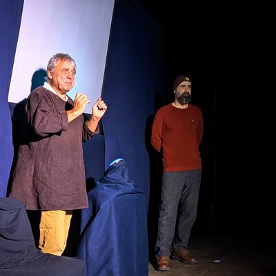 Bild vergr��ern: Friedrich Raad & sein Schauspiel-Partner stellen sich dem Publikum vor.