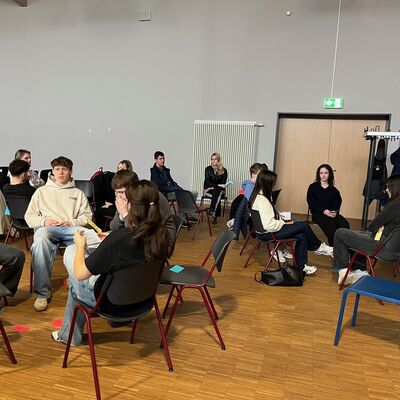 Bild vergr��ern: Alle Sch�lerinnen und Sch�ler des Jahrgangs 10 waren dabei.