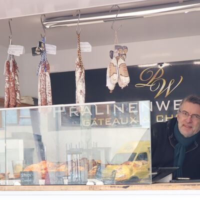 Bild vergr��ern: Verschiedene s�dfranz�sische Wurstwaren lagen bei Thomas Ernst aus.