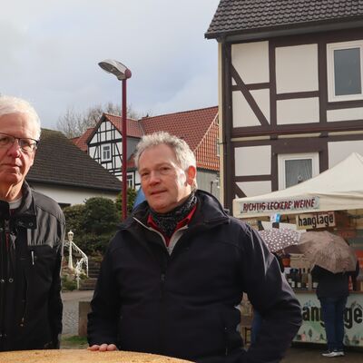 Bild vergr��ern: Ernst Pl�ger (l.)und Ulrich Kellner vom VGV freuten sich �ber den Saisonstart.