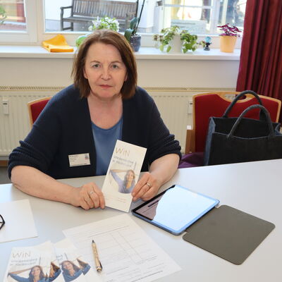 Bild vergr��ern: Ber�t Frauen im Rahmen von �WiN� zu deren beruflichen Wiedereinstieg: Marlies B�hm von AGiL.