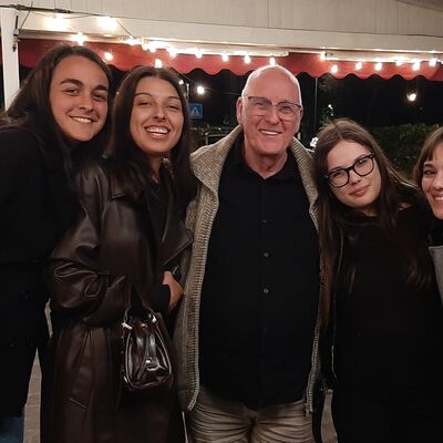 Bild vergr��ern: Ehemalige mit Lehrer Uli Gro�e