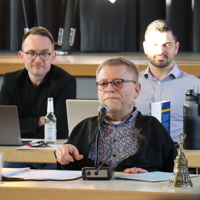 Bild vergr��ern: Erneut einstimmig zum Vorsitzenden der Gemeindevertretung gew�hlt: Karl Hellmich.