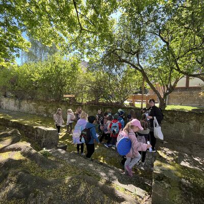 Bild vergr��ern: Auf Erkundungstour im M�hlgraben: Die Vorschulkinder der Kita Feldhof.