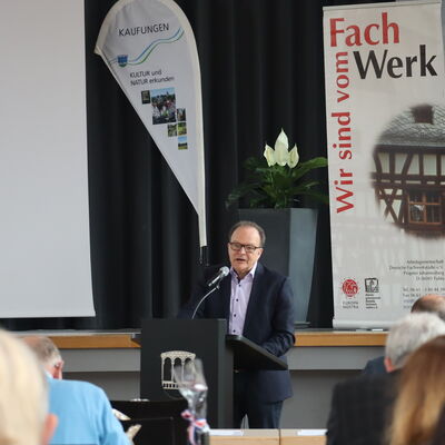 Bild vergr��ern: B�rgermeister Arnim Ro� sagte: �Die Herausforderung ist und bleibt, immer wieder Wege f�r modernes Leben im baukulturellen Erbe zu finden.�