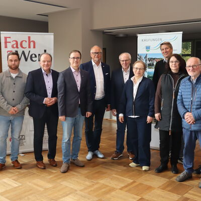Bild vergr��ern: Der neu gew�hlte Vorstand (v.l.): Volker Holzberg (Celle), Stefan Halang (Ebersbach-Neugersdorf), B�rgermeister Arnim Ro� (Kaufungen), B�rgermeister. Dr. Daniell Bastian (Seligenstadt), Thomas Malnati (Goslar), B�rgermeister a. D. Hans Benner (Herborn), Anette Hochmuth (Bietigheim-Bissingen), B�rgermeister Dr. Nico Ritz (Homberg/Efze), Heike Vehlhaber (Wernigerode), Kurt-Christian Ehinger (Burgstetten) und Michael Menk (Herborn). 
Auf dem Foto fehlen: Dr. Stefan Svoboda (Schmalkalden), Egon Betz (Nehren), 1. B�rgermeister a.D. J�rgen Heckel (Bad Windsheim), sowie Prof. Dr. Markus Harzenetter (Wiesbaden), Dr. Christina Krafczyk (Hannover), Dr. h. c. Martin Biermann (Celle), Hans-Ulrich Lipphardt (Alsfeld).