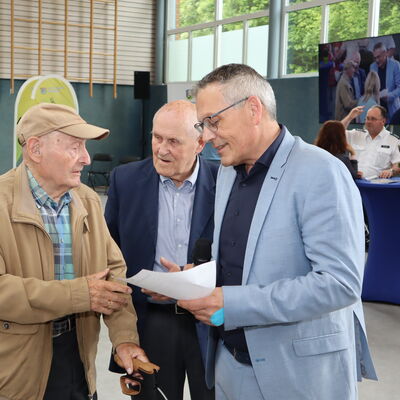 Bild vergr��ern: Ebenfalls geehrt als einer der �ltesten Teilnehmenden wurde Erich Salzmann mit 97 Jahren.