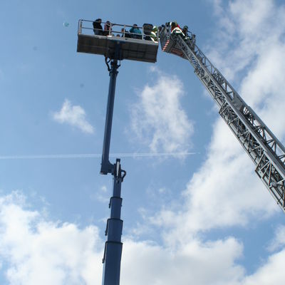 Bild vergr&ouml;&szlig;ern: Stehender Festzug Papierfabrik (145)