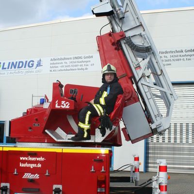 Bild vergr&ouml;&szlig;ern: Stehender Festzug Papierfabrik (146)