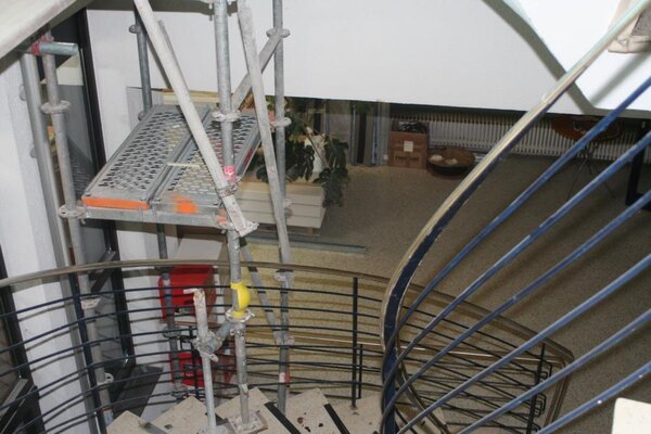 Bild vergr&ouml;&szlig;ern: Blick auf den Umbau der Treppe im Erdgeschoss