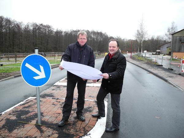 Bild vergr&ouml;&szlig;ern: Fertigstellung Stra&szlig;e