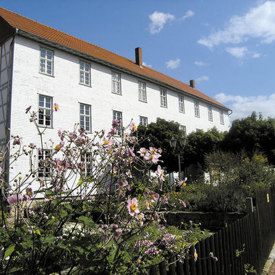 Bild vergr��ern: Bild der Au�enansicht des Regionalmuseums Alte Schule Kaufungen         