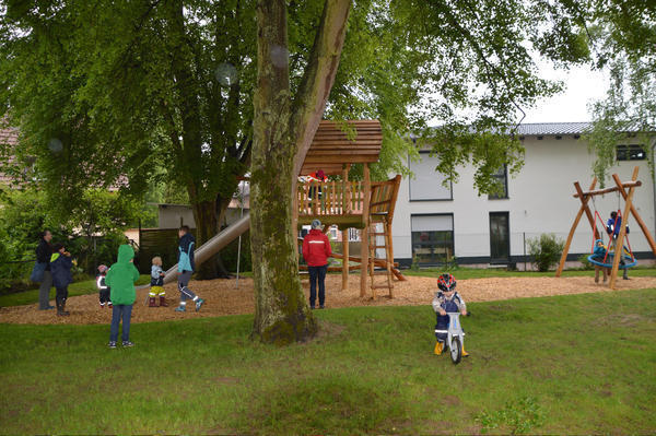 Bild vergr&ouml;&szlig;ern: Spielplatz Gartenstra&szlig;e