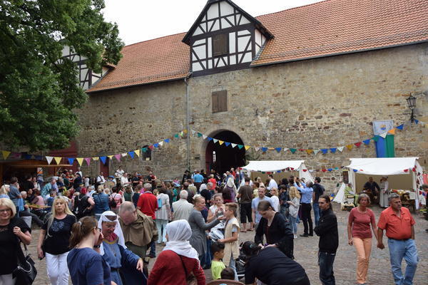 Bild vergr&ouml;&szlig;ern: Mittelaltermarkt im Stiftshof