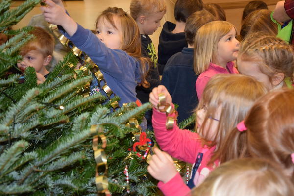 Bild vergr&ouml;&szlig;ern: Weihnachtsbaumschm&uuml;cken 2016