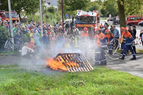 Bild vergr&ouml;&szlig;ern: Feuerwehr offene Tore
