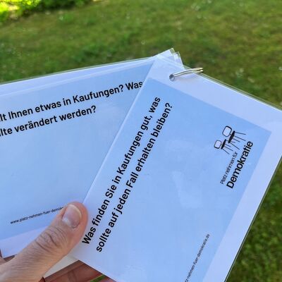 Bild vergr&ouml;&szlig;ern: Platz nehmen für Demokratie Dorftage 2026