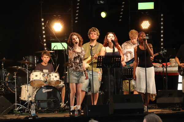 Die Band RockE45 brachte das Publikum am Heimatfestfreitag ordentlich in Fahrt.