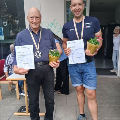 Bild vergr&ouml;&szlig;ern: In der Sparte „Beste Männer“ wurde Christian Rudatzki mit Gold ausgezeichnet, Detlef Tillack mit Silber und Josef Eikenberg (fehlt auf dem Bild) mit Bronze.