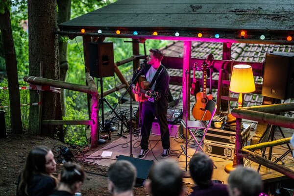 Fabian Fenner eröffnete das Doppel-Konzert.