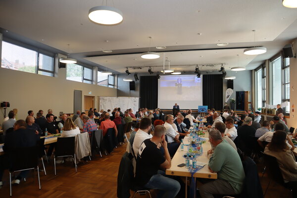 Großes Treffen der Wasserwerksnachbarschaft zum 100. Jubiläum im Bürgerhaus Kaufungerwald.