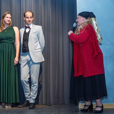 Bild vergr&ouml;&szlig;ern: (von links): Filmpädagogin Anna Katharina Frank, Medienpädagoge Benjamin Props, „thearte“ (Kunst und Kommunikation) und Susanne Süßner, Kaufunger Kindertheater.