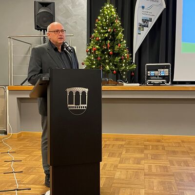 Bild vergr&ouml;&szlig;ern: Roland Heibert, einer der Geschäftsführer des Gemeindewerks Kaufungen, berichtete aus Sicht des örtlichen Energieversorgers.