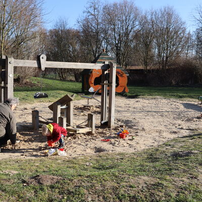 Bild vergr&ouml;&szlig;ern: Spielplatz Rehheckenweg
