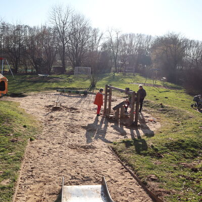 Bild vergr&ouml;&szlig;ern: Spielplatz Rehheckenweg